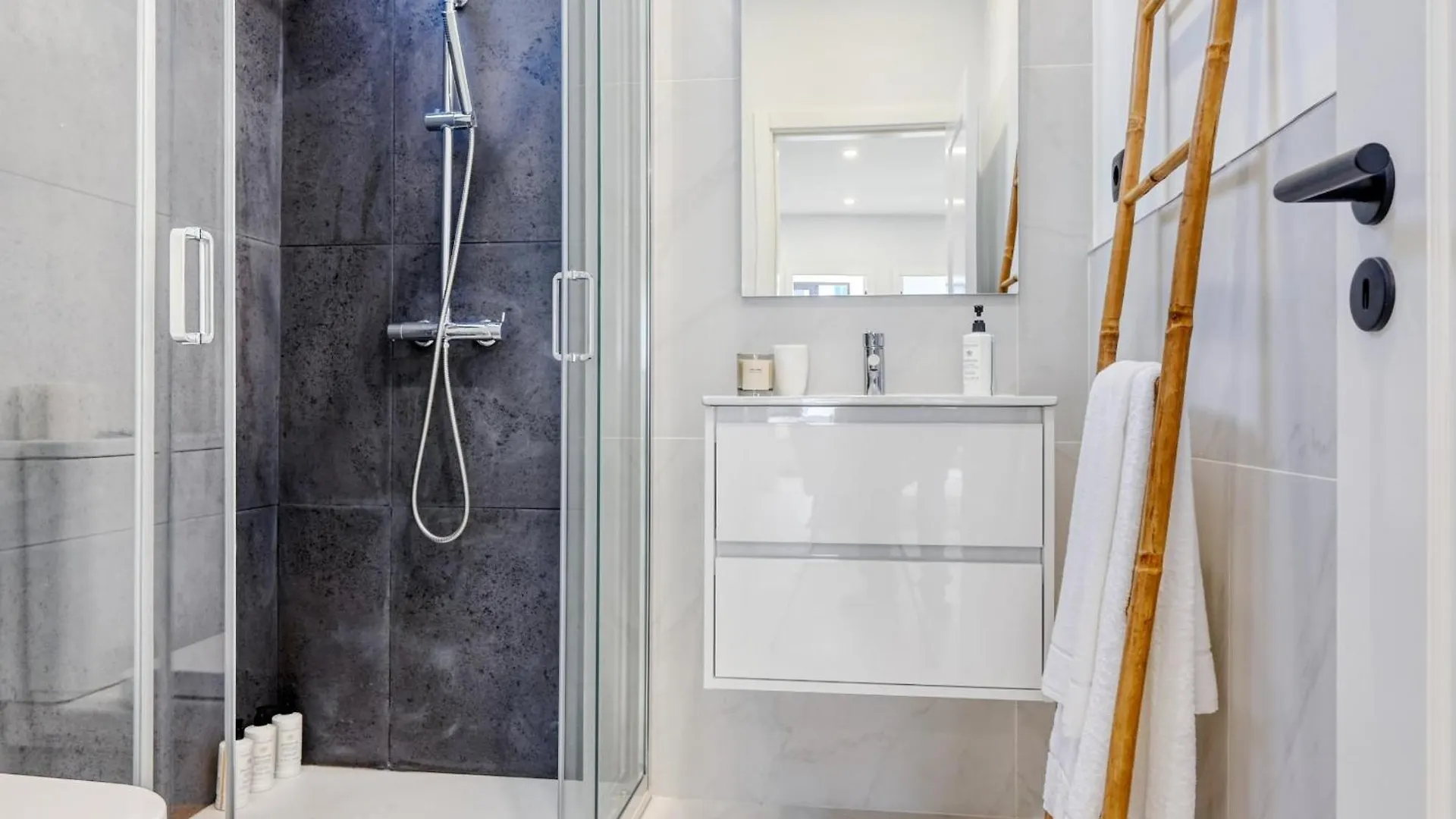 Beco Santa Emilia 2H, A Home In Madeira Funchal  Apartment
